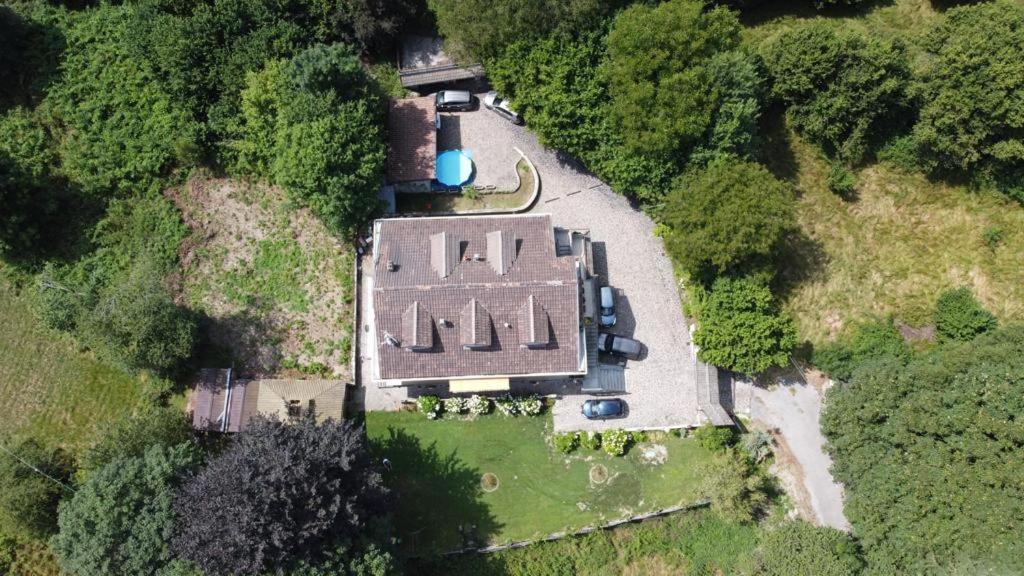 Villa Immersa Nel Verde A 란조 딘텔비 외부 사진