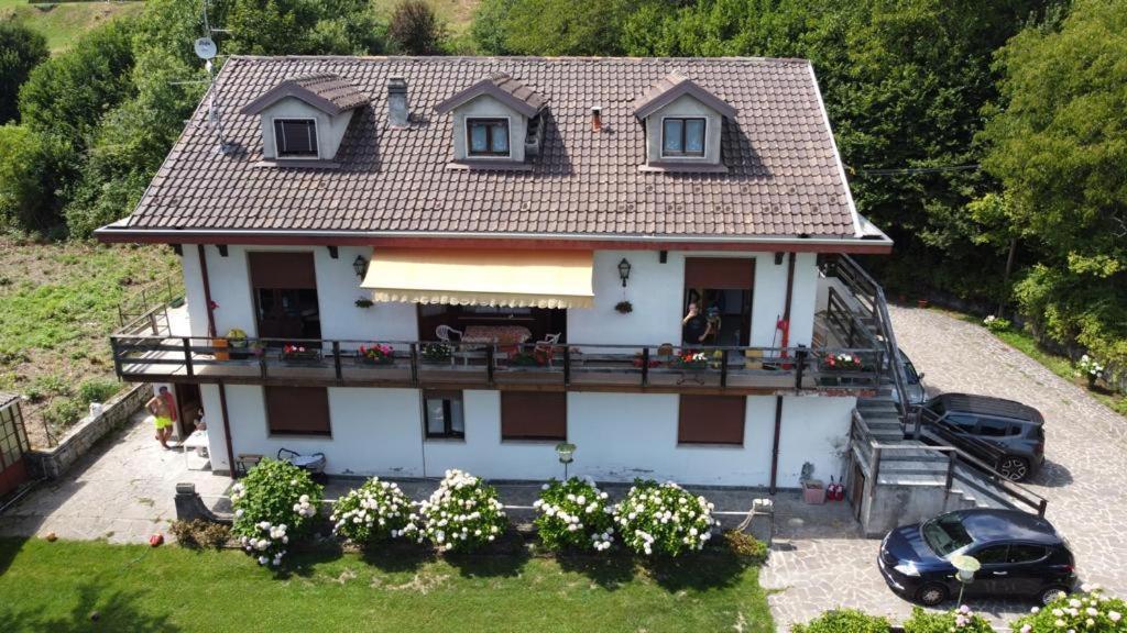 Villa Immersa Nel Verde A 란조 딘텔비 외부 사진